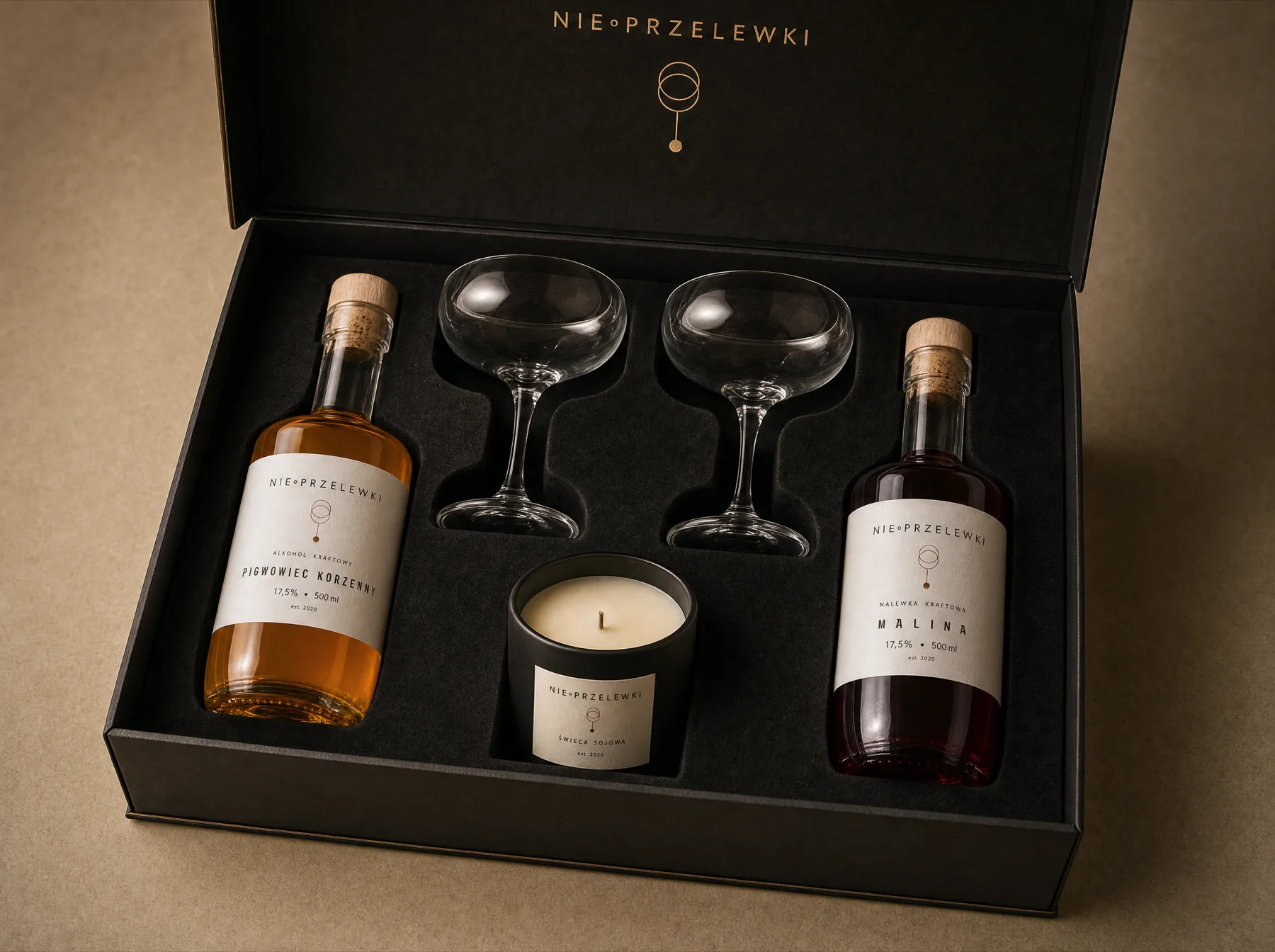 Box Elegant Moments - nalewki Wiśnia i Malina 500 ml z dwoma kieliszkami coupe i świecą sojową w pudełku premium