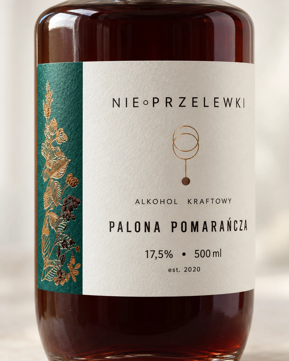 Close-up of the Nie Przelewki Burnt Orange label: flavour name, 17.5% and 500 ml